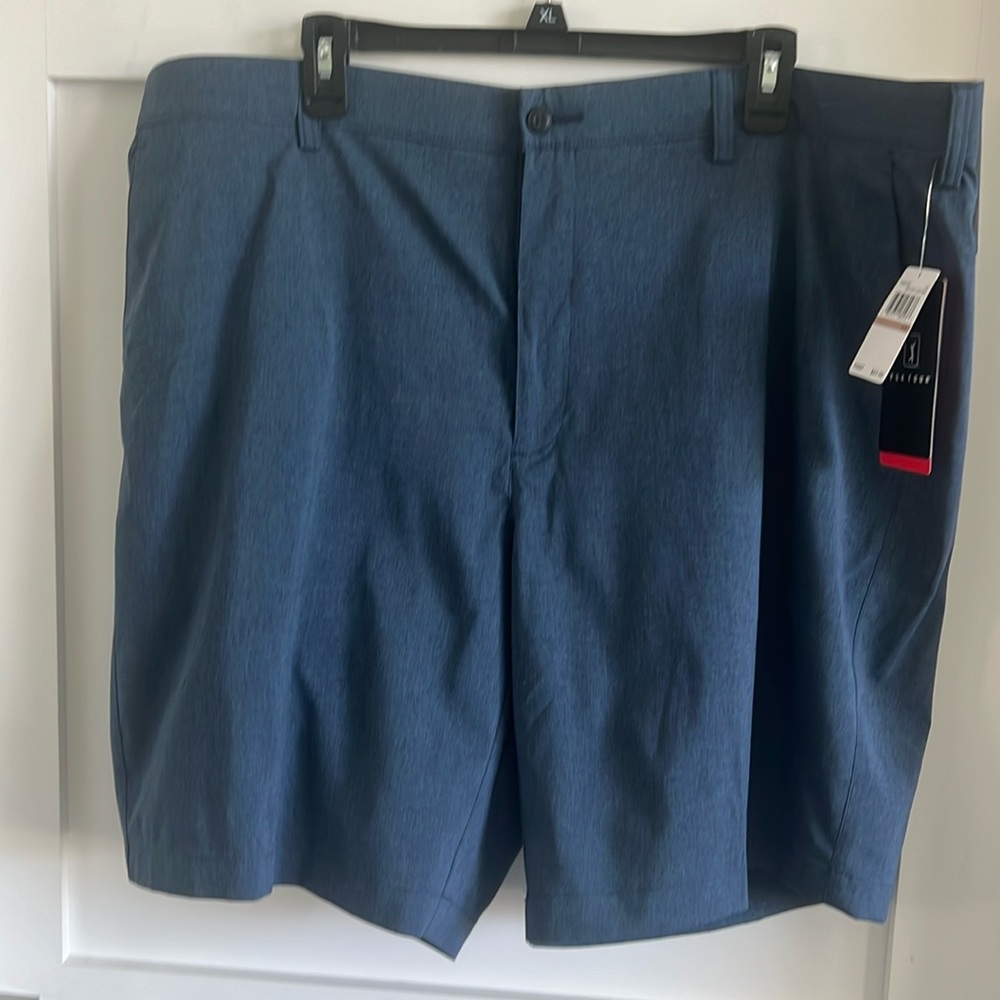PGA Tour men’s shorts Sz 42. NWT. Blue